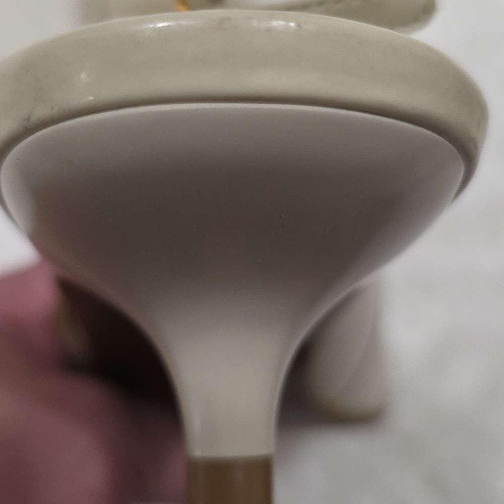 Talbots Patent Leather Cream Pointed Slingback Heels. Size 8.5 - Picture 9 of 9
